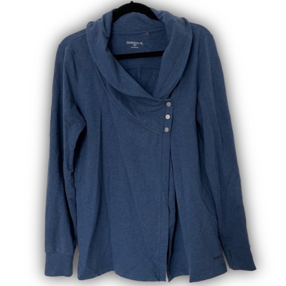 Danskin three button cardigan sweater🤍